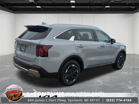 Certified 2025 Kia Sorento S w/ Panoramic Sunroof Package image 5