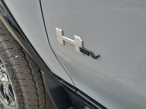 Used 2026 GMC Hummer EV SUV image 31