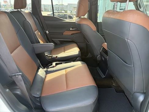 Used 2025 Lexus GX 550 AWD/4WD image 12