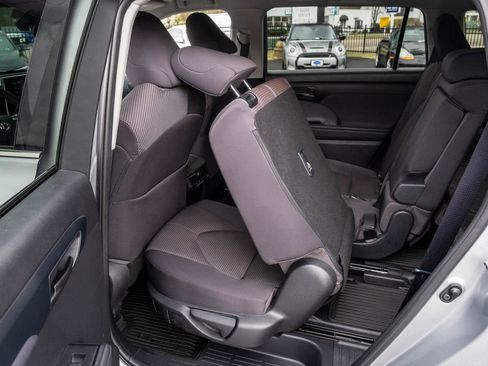 Used 2021 Toyota Highlander LE image 27