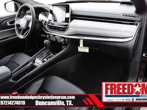 New 2026 Jeep Compass Latitude image 12