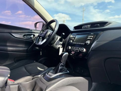 Used 2017 Nissan Rogue S AWD/4WD image 25