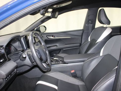 Used 2025 Toyota Camry SE FWD image 16