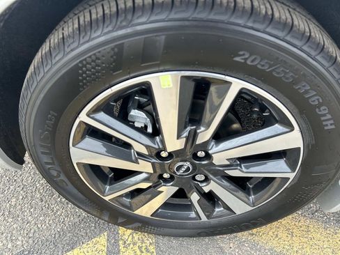 Certified 2025 Nissan Versa SV w/ Trunk Package image 9