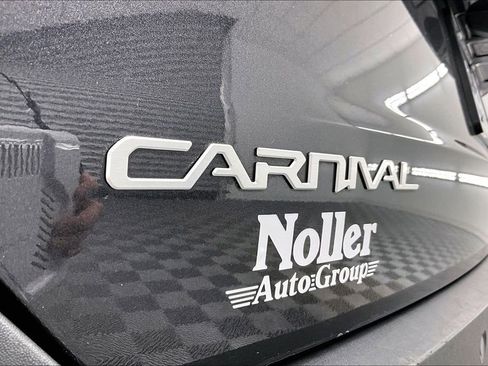 Used 2025 Kia Carnival LXS image 8