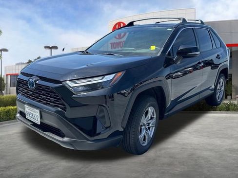 Used 2024 Toyota RAV4 LE AWD/4WD image 3