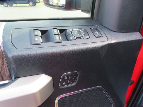 Used 2019 Ford F250 Lariat w/ Lariat Ultimate Package AWD/4WD image 25