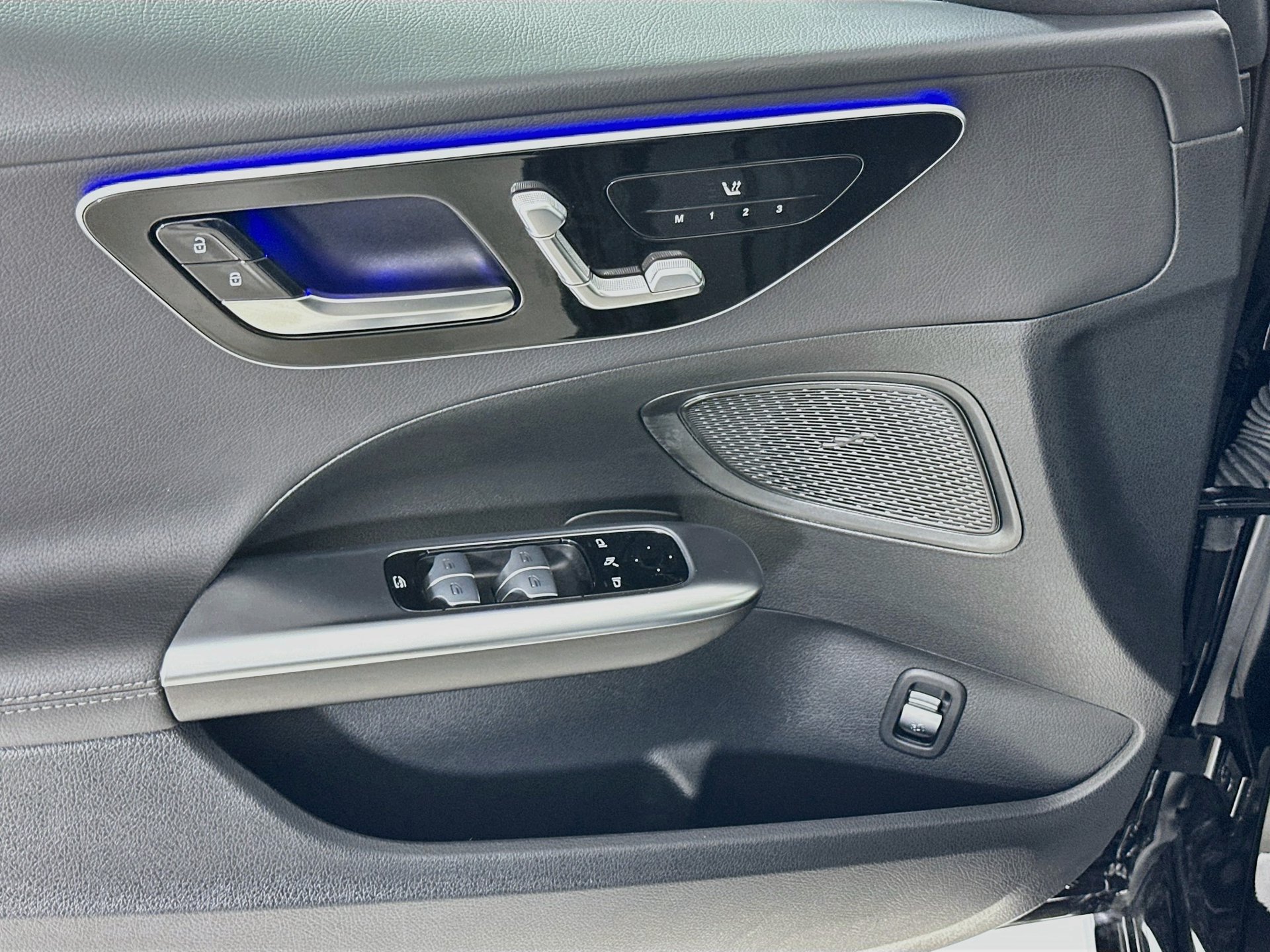 Used 2025 Mercedes-Benz C 300 Sedan image 18