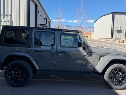 Used 2023 Jeep Wrangler Unlimited Sahara w/ Cold Weather Group AWD/4WD image 6