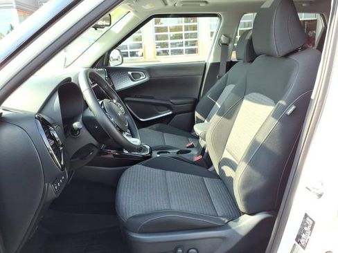 Used 2025 Kia Soul EX FWD image 16