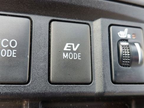 Used 2017 Toyota Camry XLE w/ Moonroof Package image 35