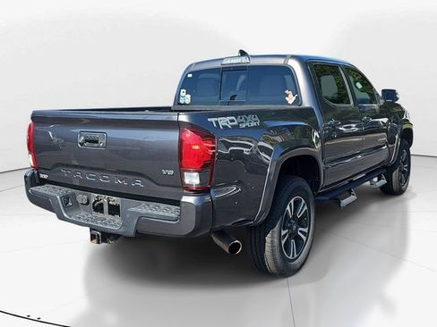 Used 2018 Toyota Tacoma TRD Sport w/ Technology Package AWD/4WD image 3