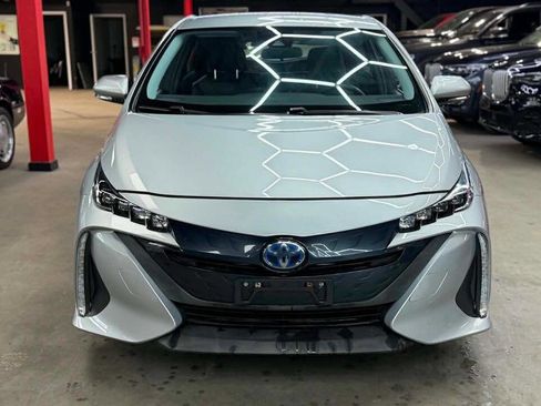 Used 2017 Toyota Prius Prime Premium FWD image 2