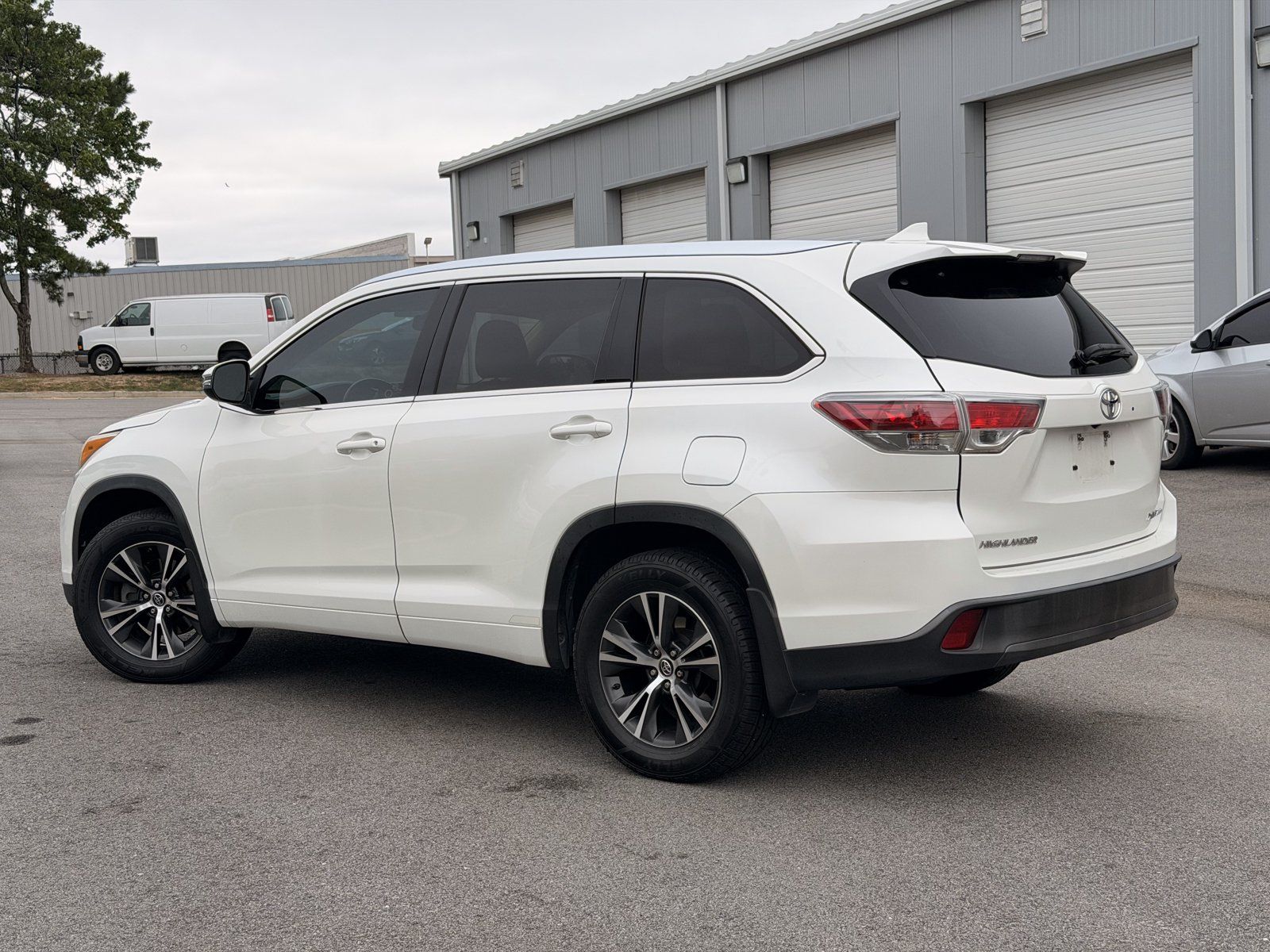 Used 2016 Toyota Highlander XLE AWD/4WD image 5