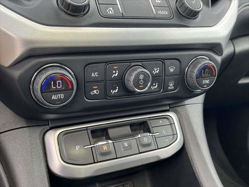 Used 2022 GMC Acadia SLT image 31