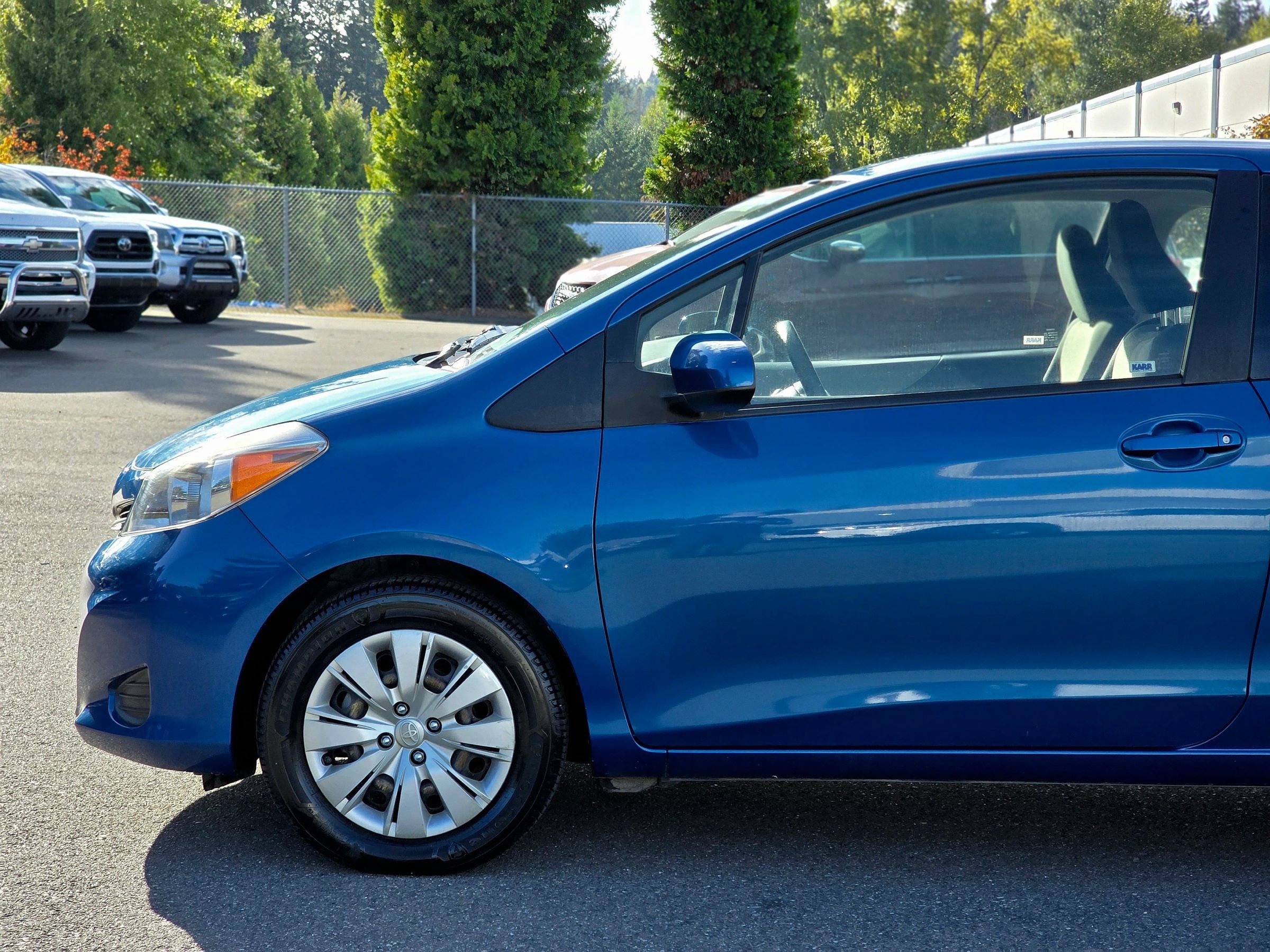 Used 2013 Toyota Yaris L FWD image 4