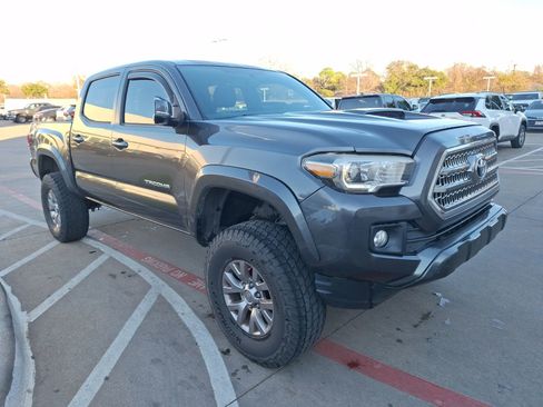 Used 2016 Toyota Tacoma TRD Sport w/ Towing Package image 8