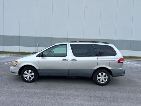 Used 2002 Toyota Sienna LE image 8