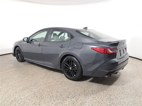 Used 2025 Toyota Camry SE image 7