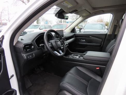 Certified 2023 Honda Pilot Touring image 2