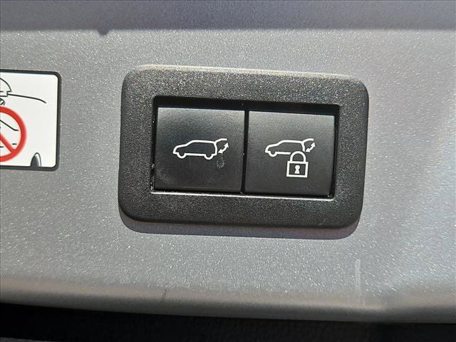 Used 2023 Toyota Prius Limited FWD image 7