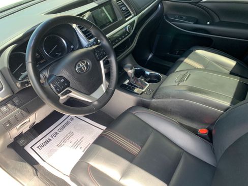 Used 2019 Toyota Highlander SE AWD/4WD image 14