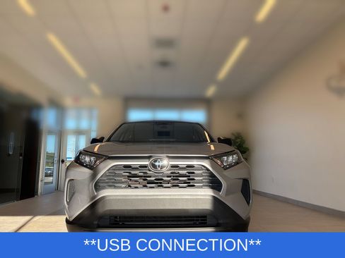 Used 2022 Toyota RAV4 LE AWD/4WD image 6