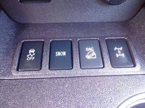 Used 2016 Toyota Highlander XLE AWD/4WD image 29