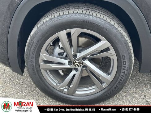 Certified 2024 Volkswagen Atlas Cross Sport SEL R-Line AWD/4WD image 8