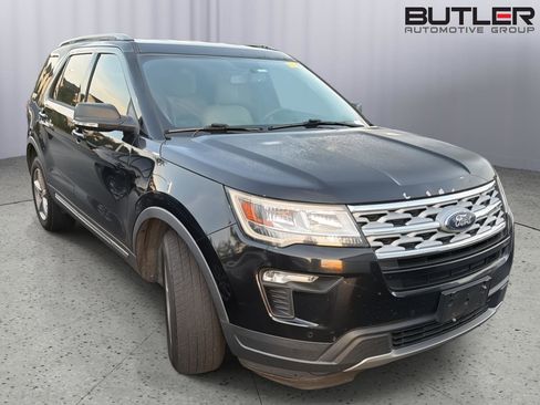 Used 2019 Ford Explorer XLT w/ Equipment Group 202A FWD image 3
