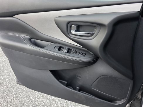 Used 2022 Nissan Murano SV image 35