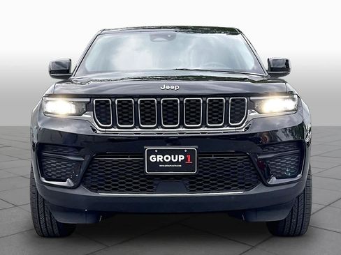 Used 2023 Jeep Grand Cherokee Laredo AWD/4WD image 3
