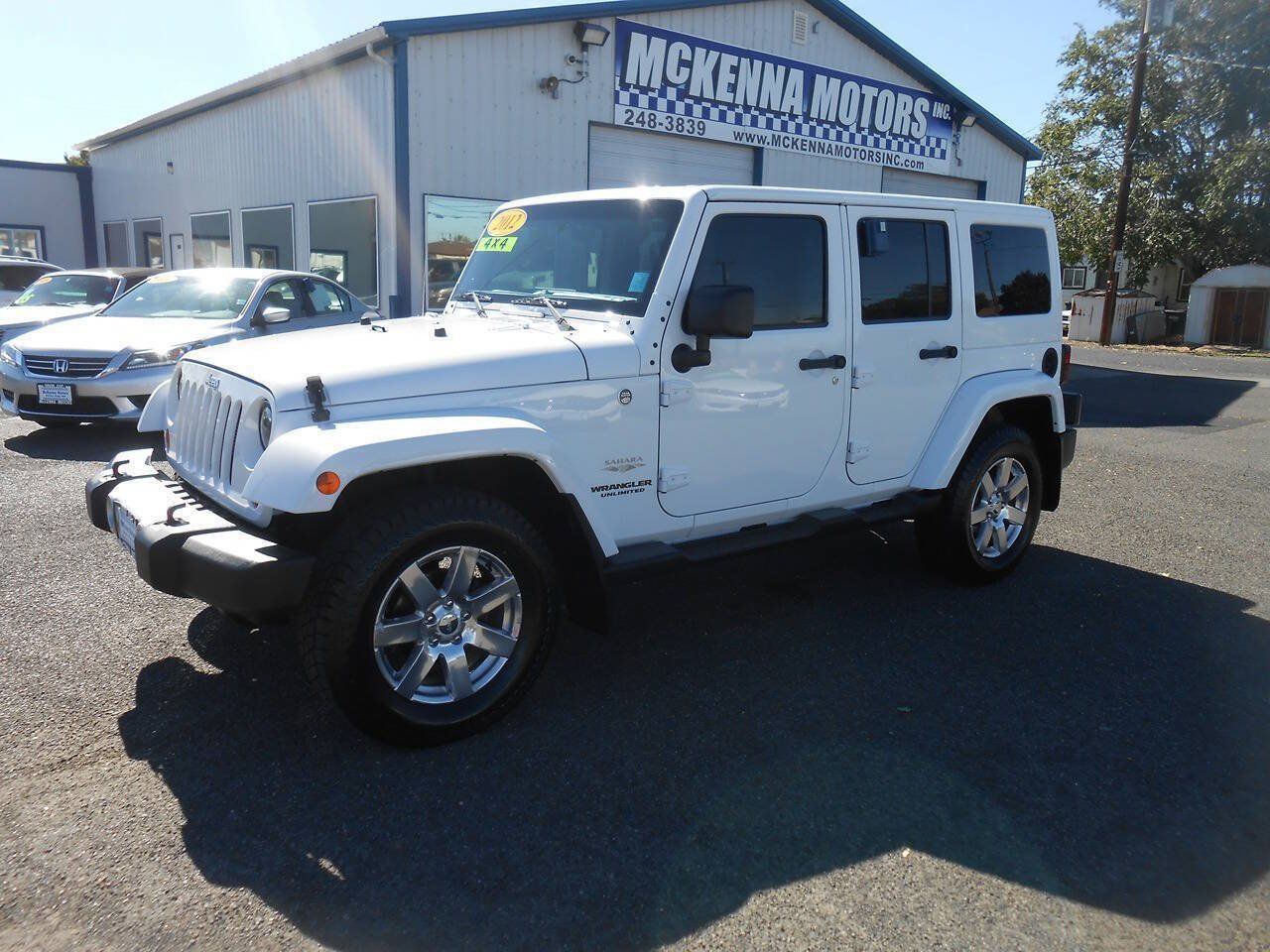 Used 2012 Jeep Wrangler Unlimited Sahara w/ Dual Top Group AWD/4WD image 5