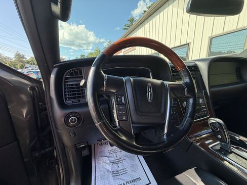 Used 2016 Lincoln Navigator L Select AWD/4WD image 14