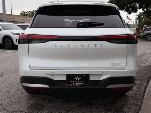 Certified 2026 INFINITI QX60 Luxe w/ Family Package image 4