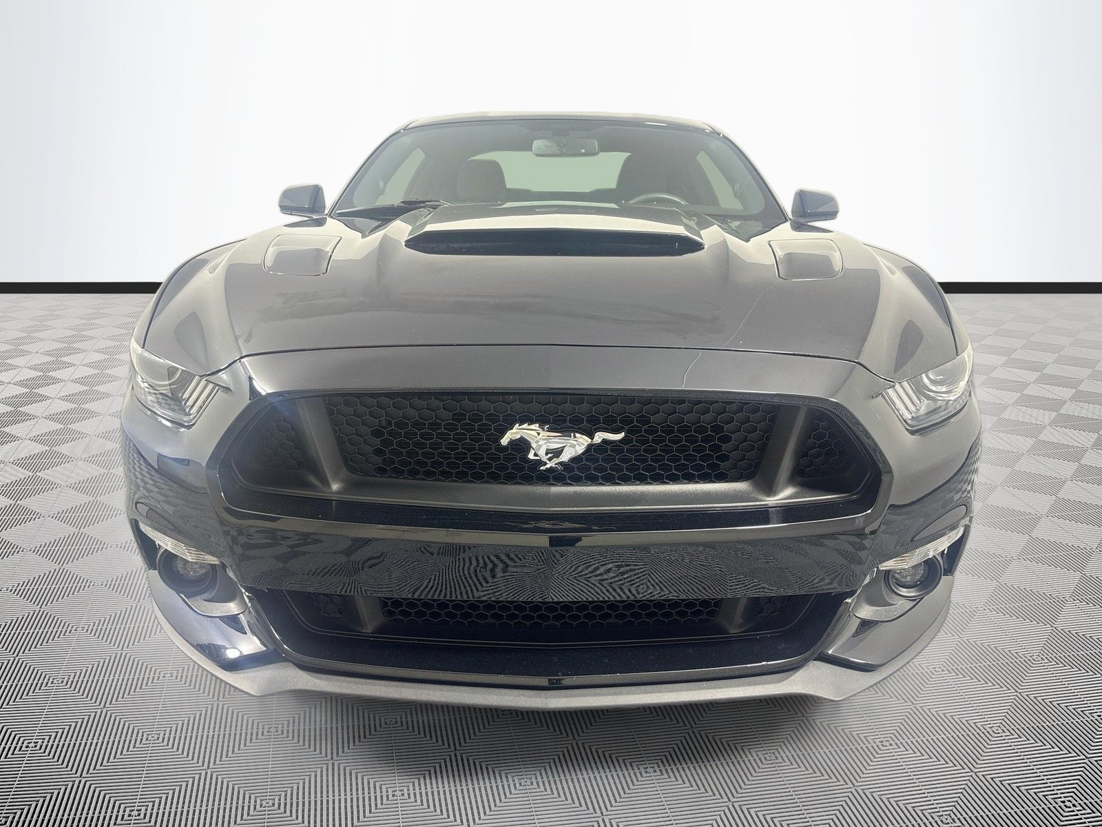 Used 2015 Ford Mustang GT RWD image 2