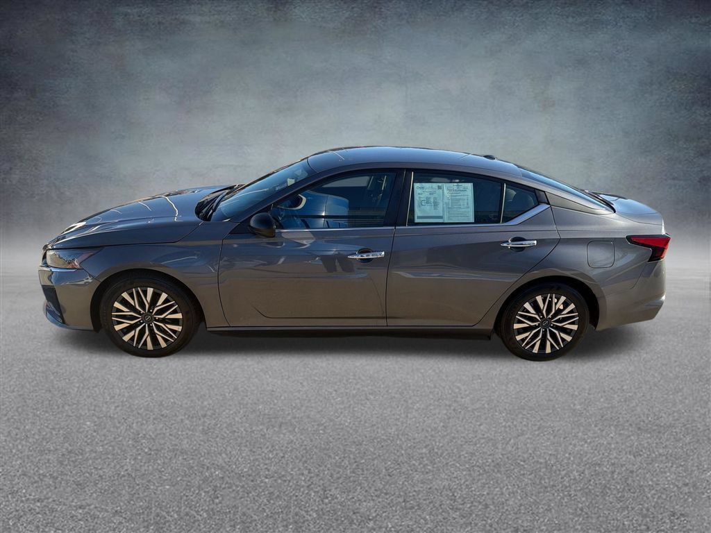 Used 2025 Nissan Altima 2.5 SV FWD image 2