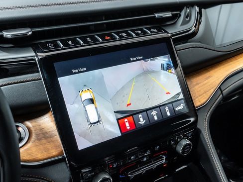 Used 2024 Jeep Grand Cherokee Summit image 18