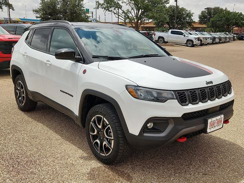 Used 2025 Jeep Compass Trailhawk AWD/4WD image 6