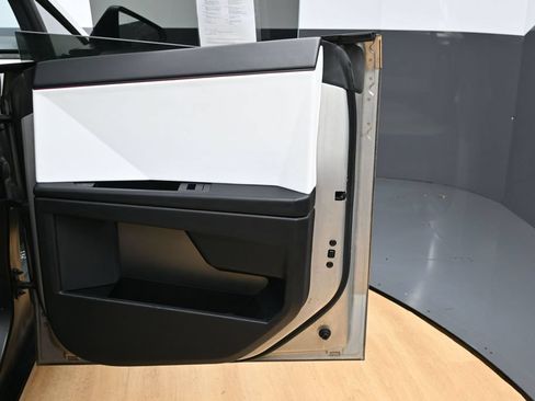Used 2024 Tesla Cybertruck AWD Crew Cab image 42