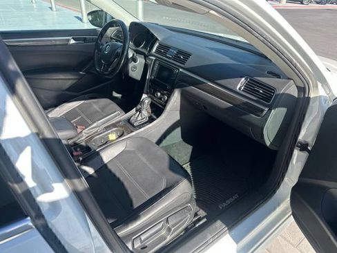 Used 2018 Volkswagen Passat 2.0T SE FWD image 10