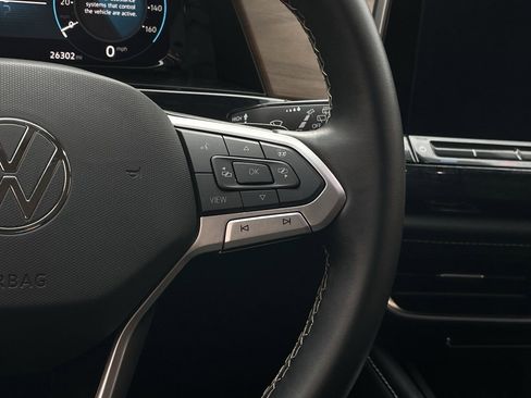 Used 2025 Volkswagen Atlas SE image 14