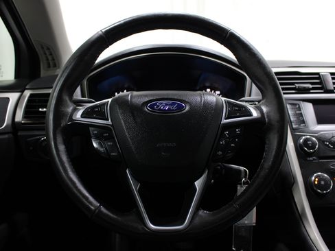 Used 2016 Ford Fusion SE w/ Equipment Group 202A FWD image 10