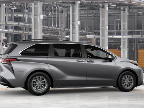 New 2026 Toyota Sienna XLE FWD image 11