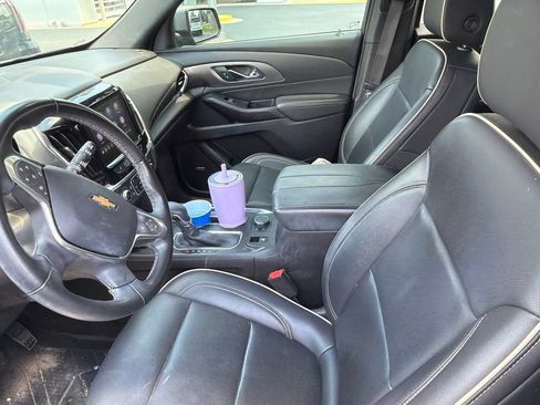 Used 2023 Chevrolet Traverse Premier FWD image 2