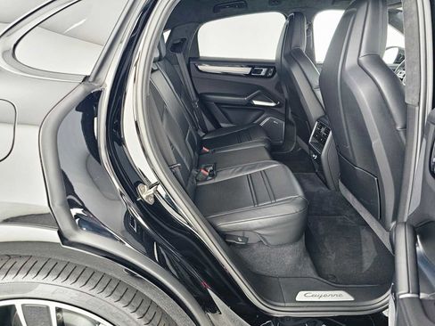 Used 2022 Porsche Cayenne Turbo AWD/4WD image 12