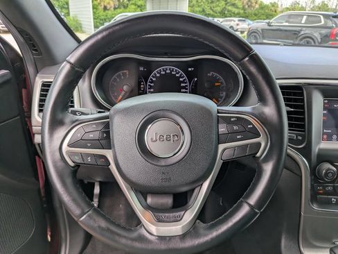 Used 2018 Jeep Grand Cherokee Laredo RWD image 29