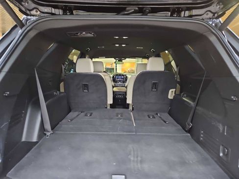 Used 2022 Chevrolet Traverse LT FWD image 58