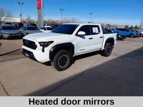 Used 2024 Toyota Tacoma TRD Off-Road image 9