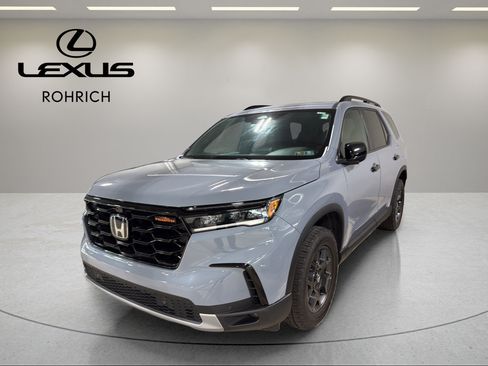 Used 2024 Honda Pilot TrailSport image 1